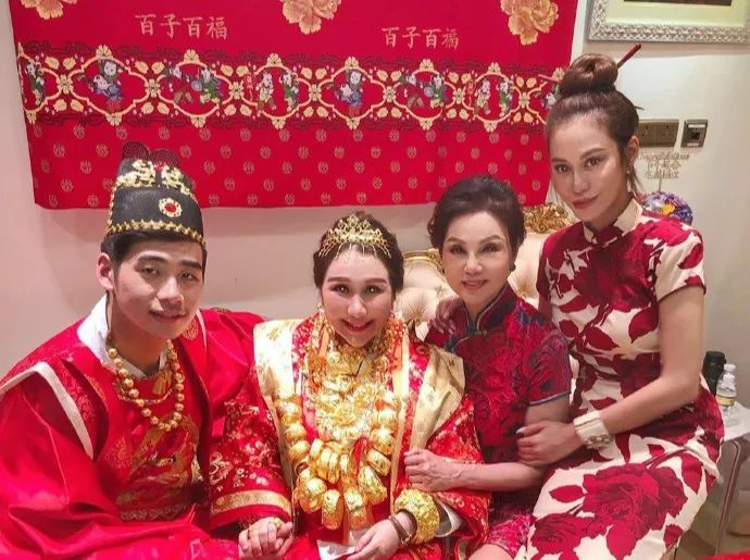 原创香港名媛婚礼排场大巨肚何超盈现身超给面子阵仗堪称名媛聚会