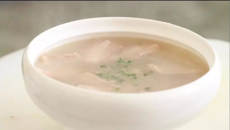 宏德实验室丨炎炎夏日,做上一碗墨鱼汤,不仅益肾滋阴还营养丰富