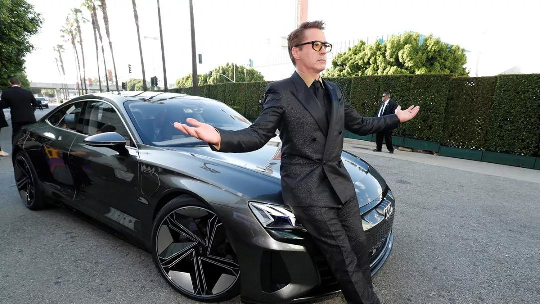 一个小男孩儿生日派对上的蜘蛛侠?