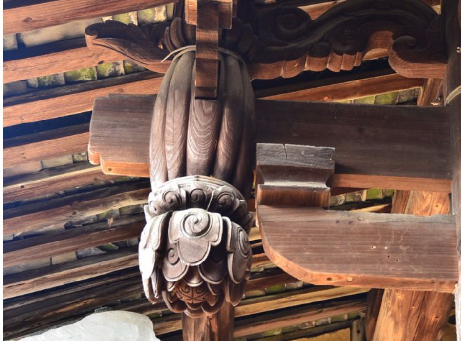 古建筑虽梁架主体都比较简洁,但上堂前廊,檐口,抬梁式构架以及天井两