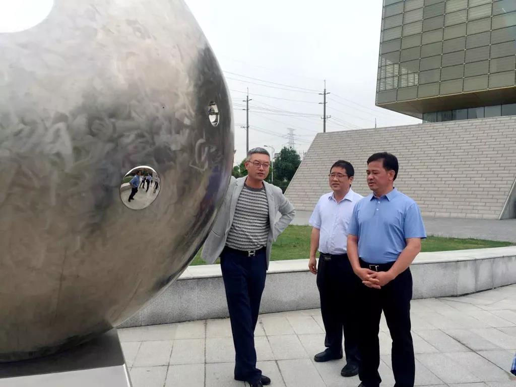 鹿寨县委主要领导带队赴沪招商考察知名木地板企业