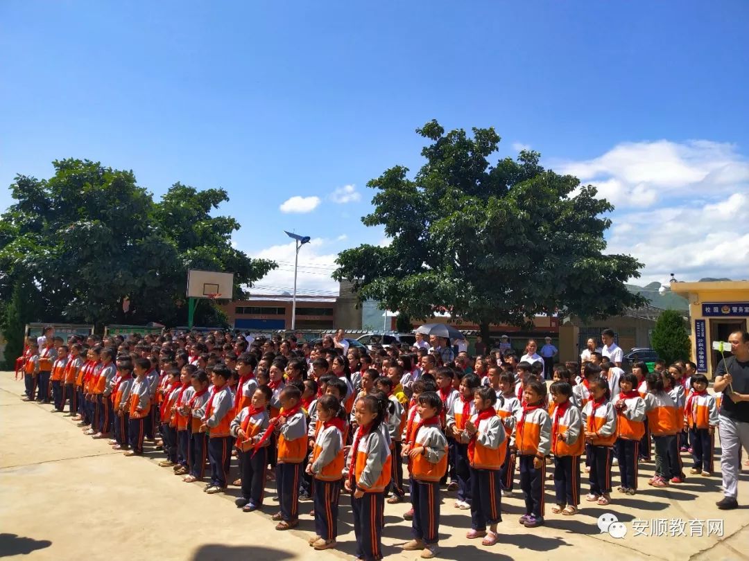 省政协致力黔行爱童计划捐赠仪式在关岭自治县新铺镇沙兴小学举行