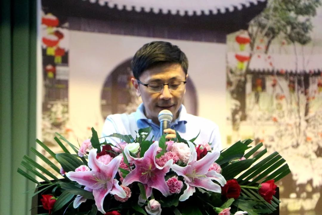 (三)在热烈的掌声中,校长陆一鹏深情寄语毕业生,他通过讲述自己的亲身