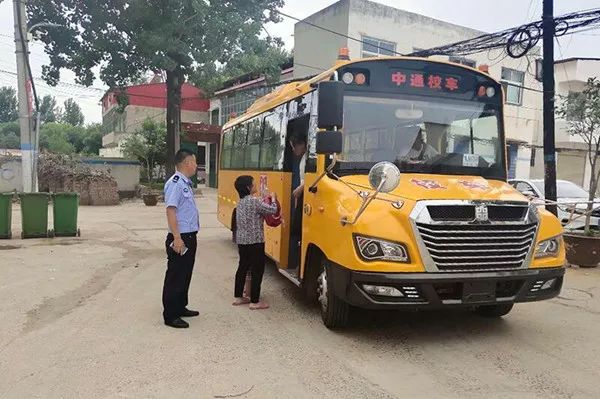 漯河又现黑校车!别拿孩子生命当儿戏!