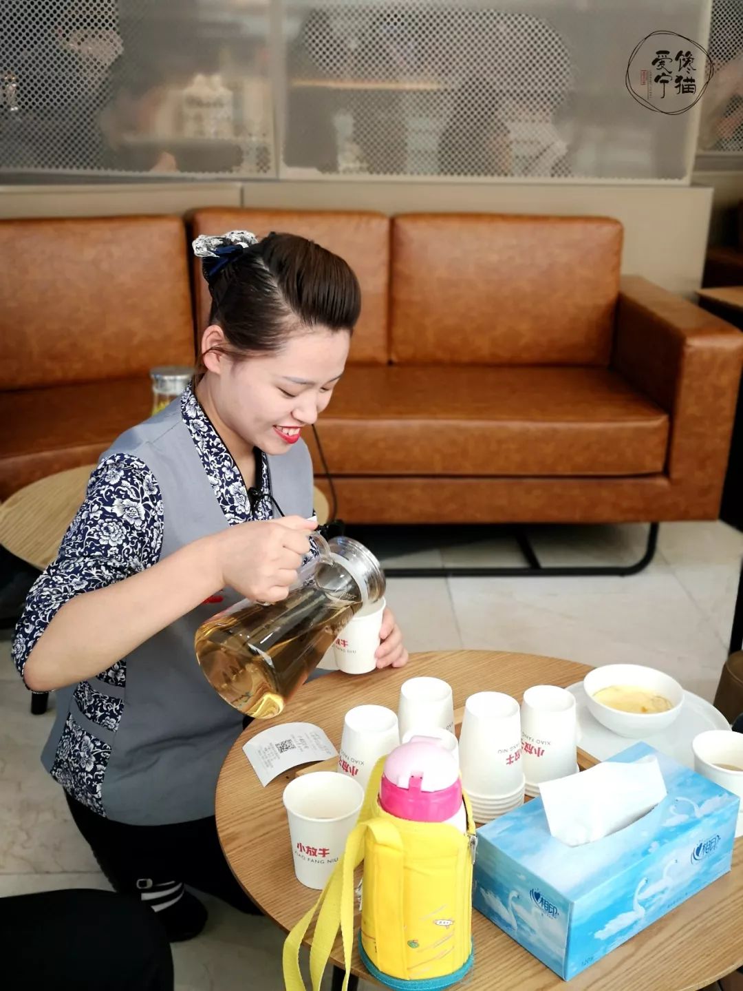 半蹲式服务没准将有好事降临喔!是不是还没进门就心情倍儿爽?