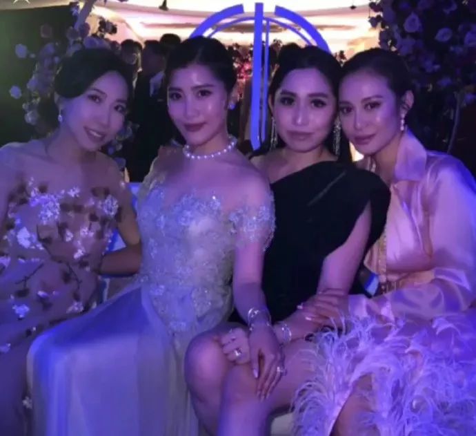 原创香港名媛婚礼排场大巨肚何超盈现身超给面子阵仗堪称名媛聚会