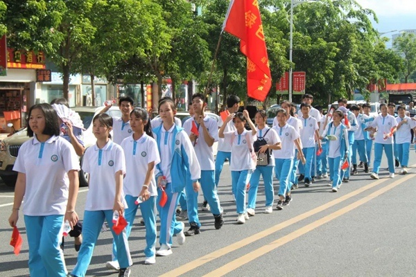 乐东2019国际禁毒日全民禁毒"万人彩妆徒步"活动在乐东中学举行,乐东