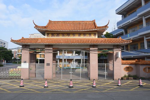 在路州,康乐楼,健身公园,耆老服务等设施,活动不断完善发展.