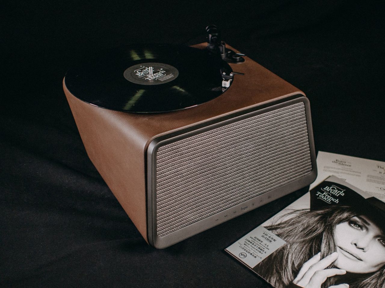 法国前第一夫人carlabruni黑胶专辑frenchtouch正式发行