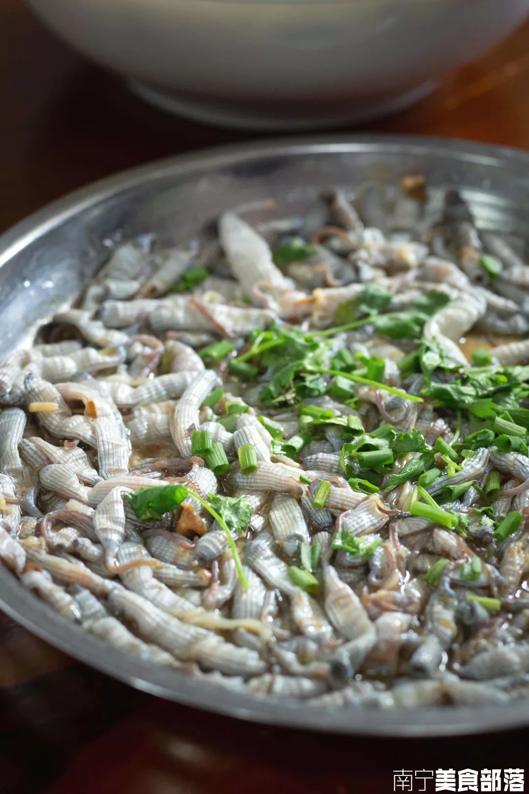 真香警告!安湖路一碗满是泥虫子的粥,评价都是"鲜鲜鲜"