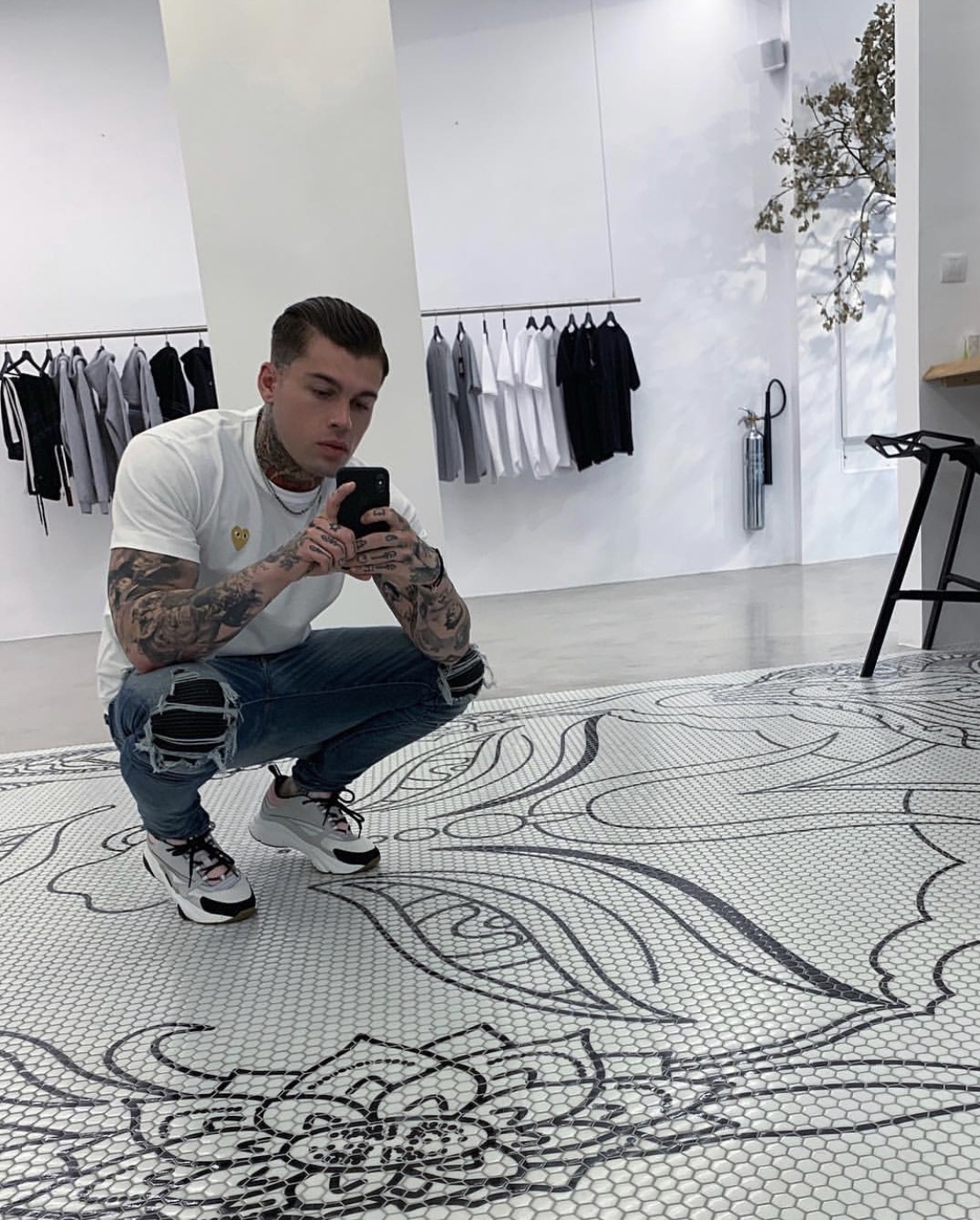 男模只是stephen james成功的氮气加速装置,真正捞金是stephen james