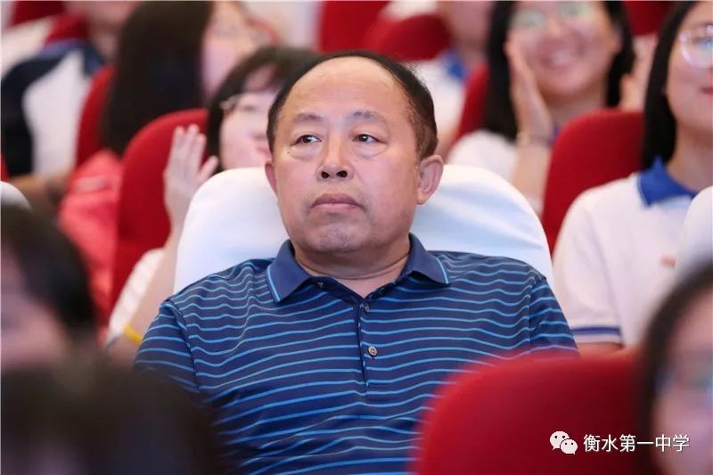 衡水中学党委书记,校长郗会锁(左),泰华集团董事长李春岗