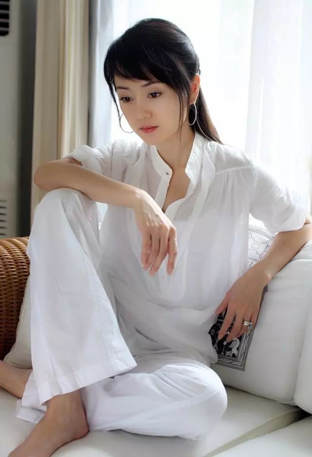 她出道17年不红,跟丈夫认识不到3天就闪婚,至今在北京租房生活_张定涵