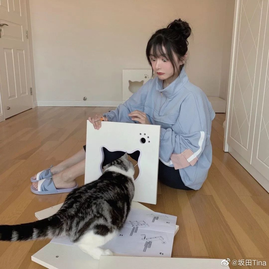 每一张都吓成表情包了.