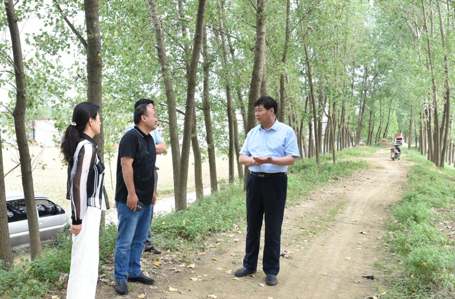平舆县副县长马林开展河长巡河调研