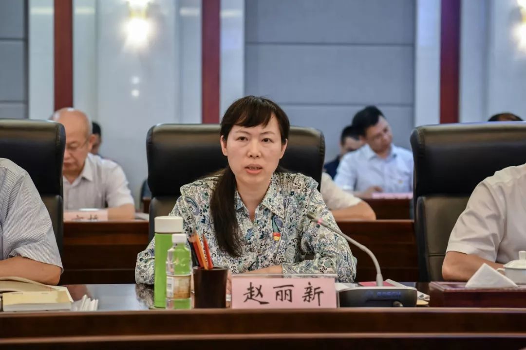 中央第三十二指导组副组长赵丽新充分肯定了东风公司党委集中学习研讨