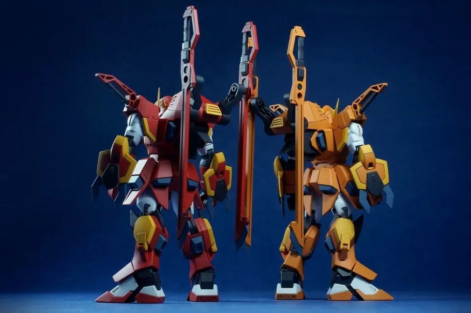 小t高达秀旧作新发hg剑装灾厄双机