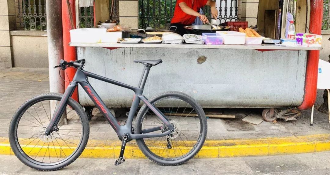 这辆车是来自赛博朋克2077吗小牛公路车评测