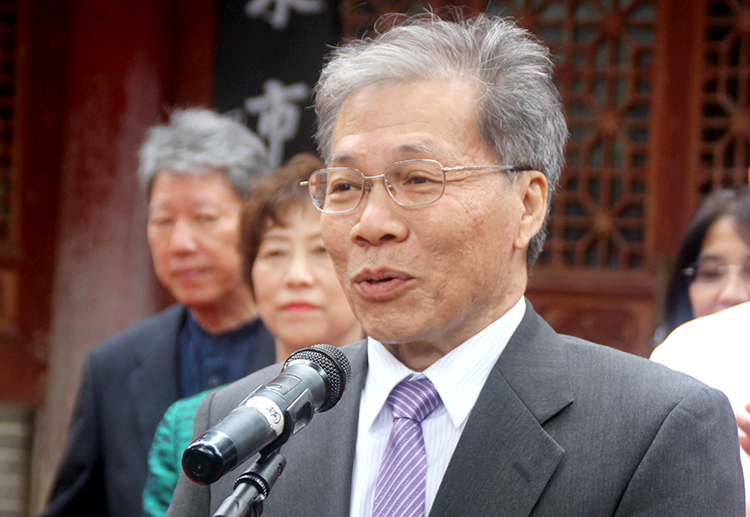 台湾中国标准草书学会理事长郑锦章致辞天水市委常委