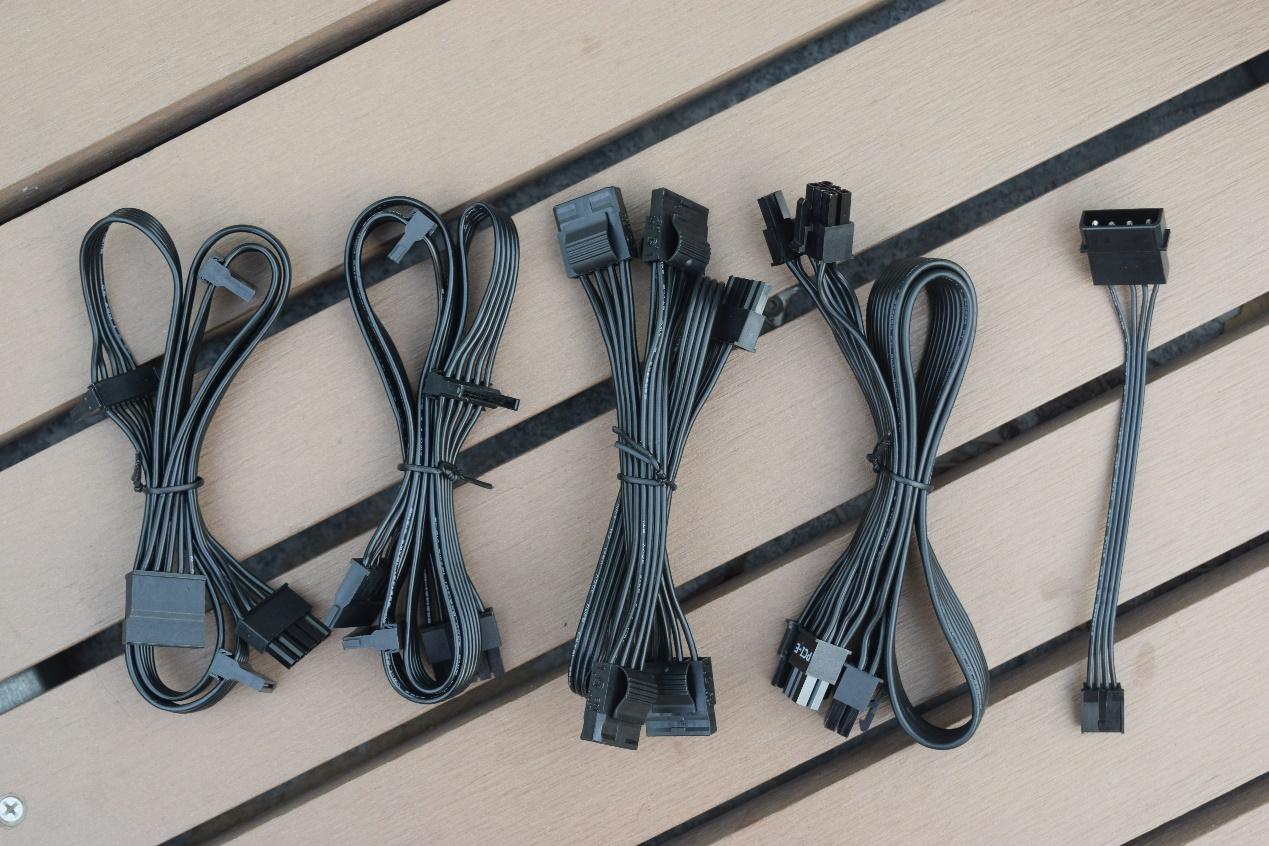 短机身设计酷冷至尊v650gold金牌全模组电源开箱简评