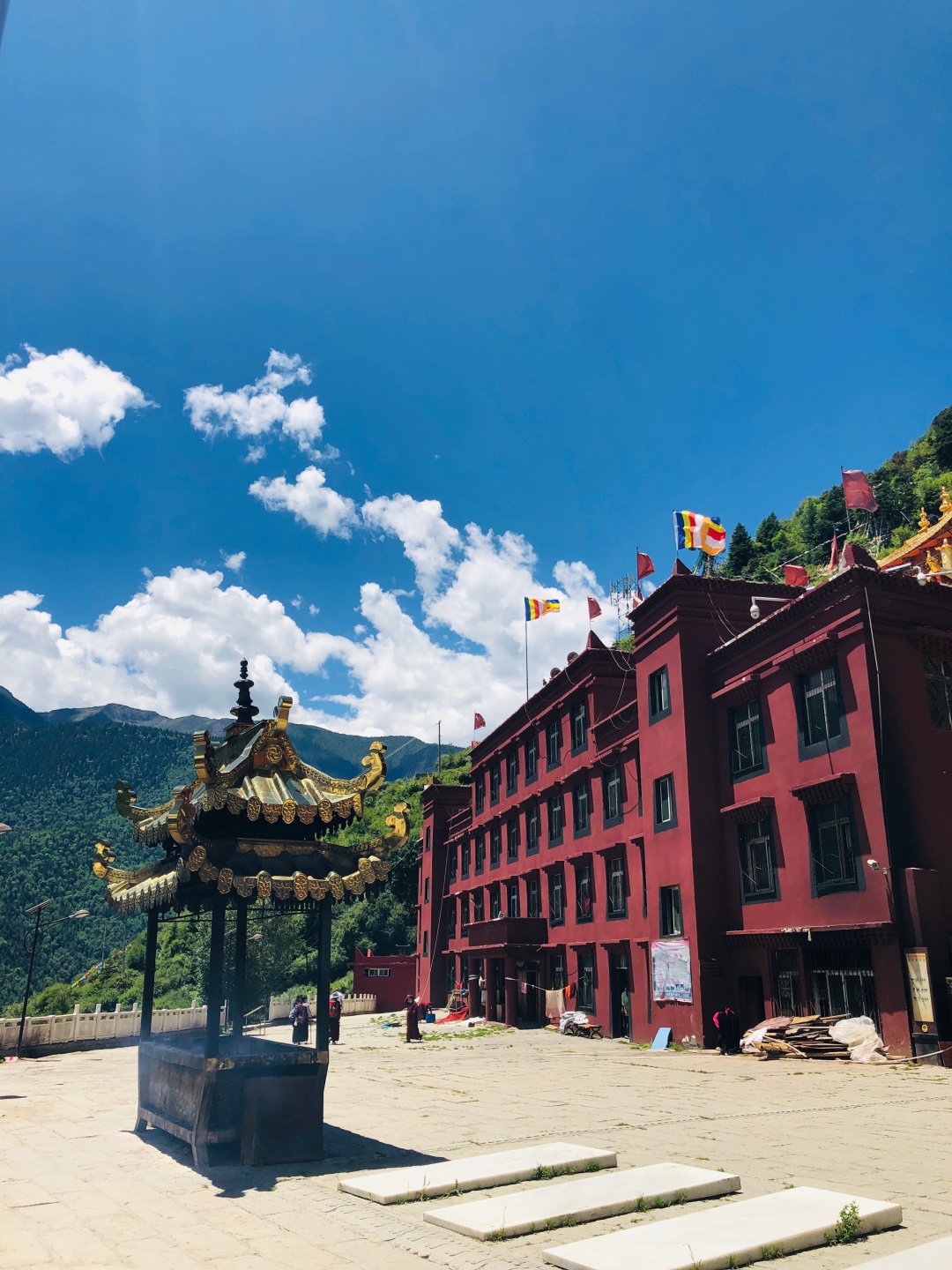 来到阿坝观音桥没有桥却因为一座寺而成就了一个景点