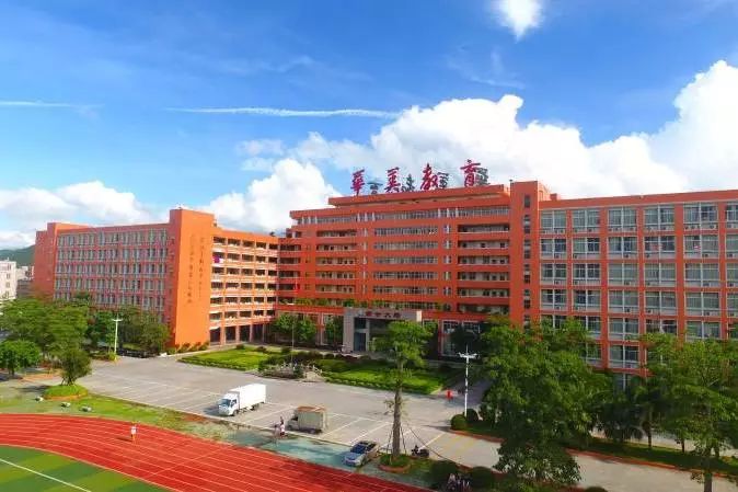 同学们请注意接你的校车即将经过你家门口科贸招生宣传开始了