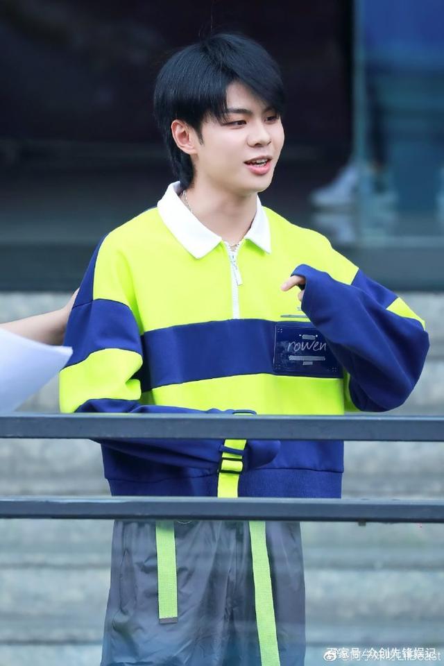 王晨艺电视综艺首秀神奇的汉字以舞蹈为语言以肢体为画笔