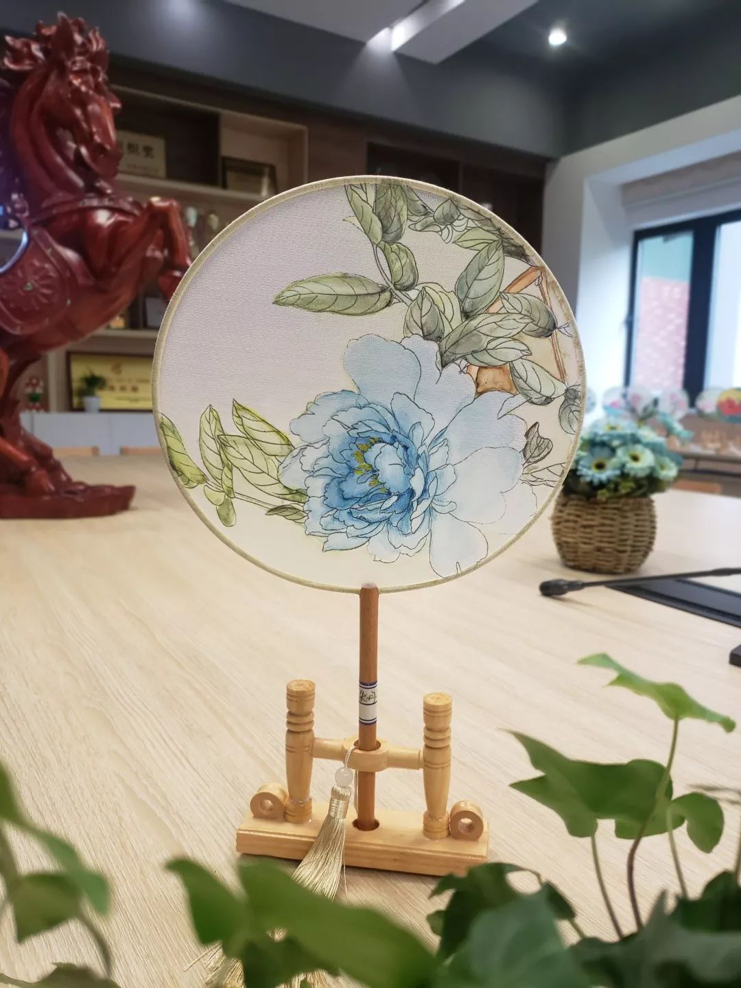 团扇轻摇清风徐徐汇贤中学工会成功举行团扇diy活动