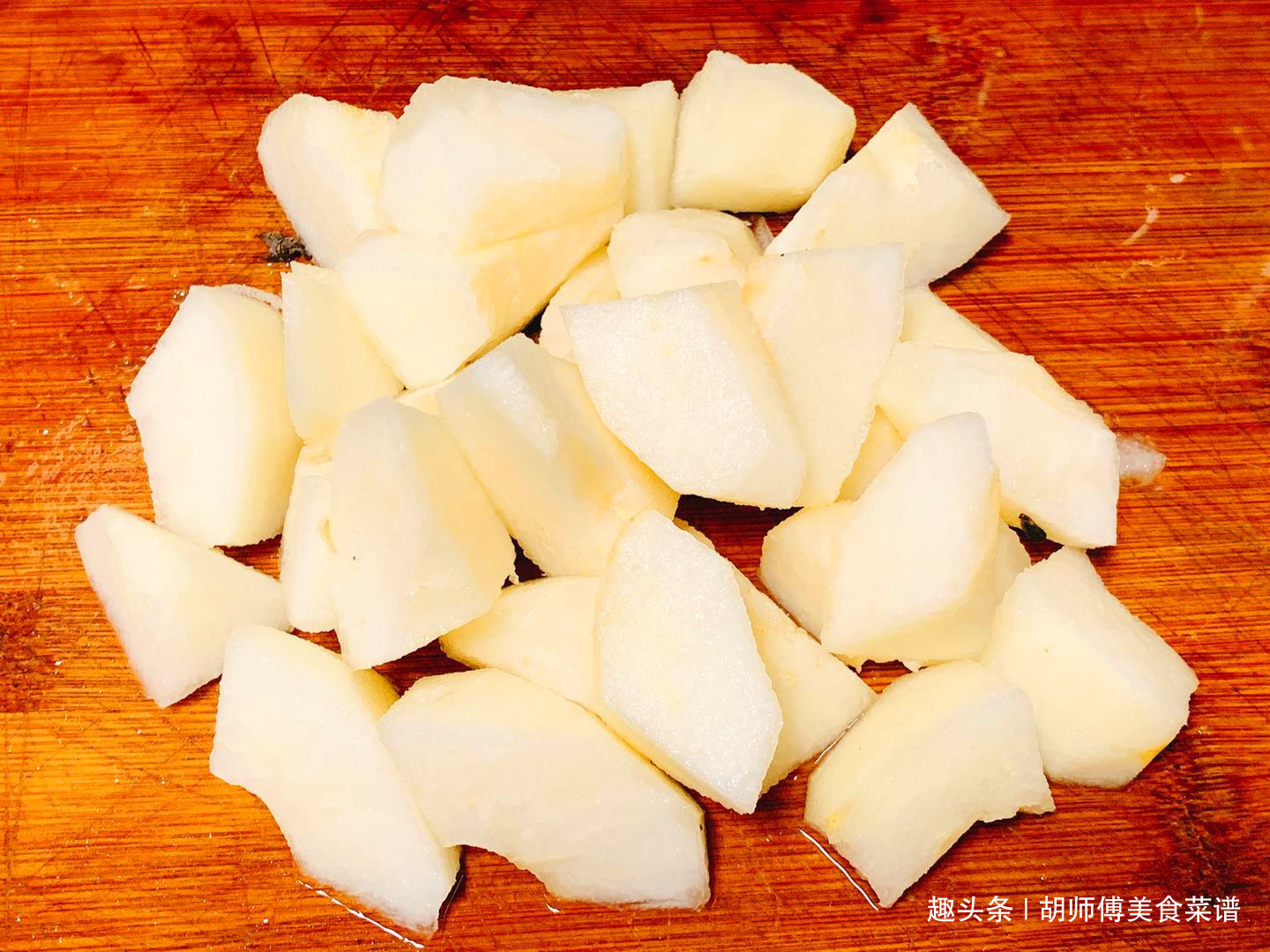 个人倡议买水晶梨,水晶梨的口感加倍细腻,孩子更爱好吃.