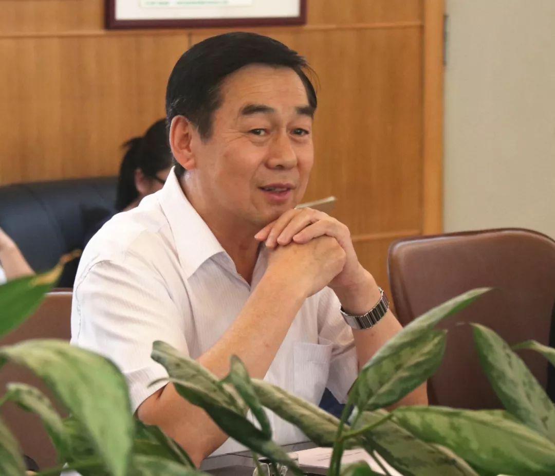 全国名校长,特级教师,学校卜祥林校长从"抓住办优质教育核心,盯牢