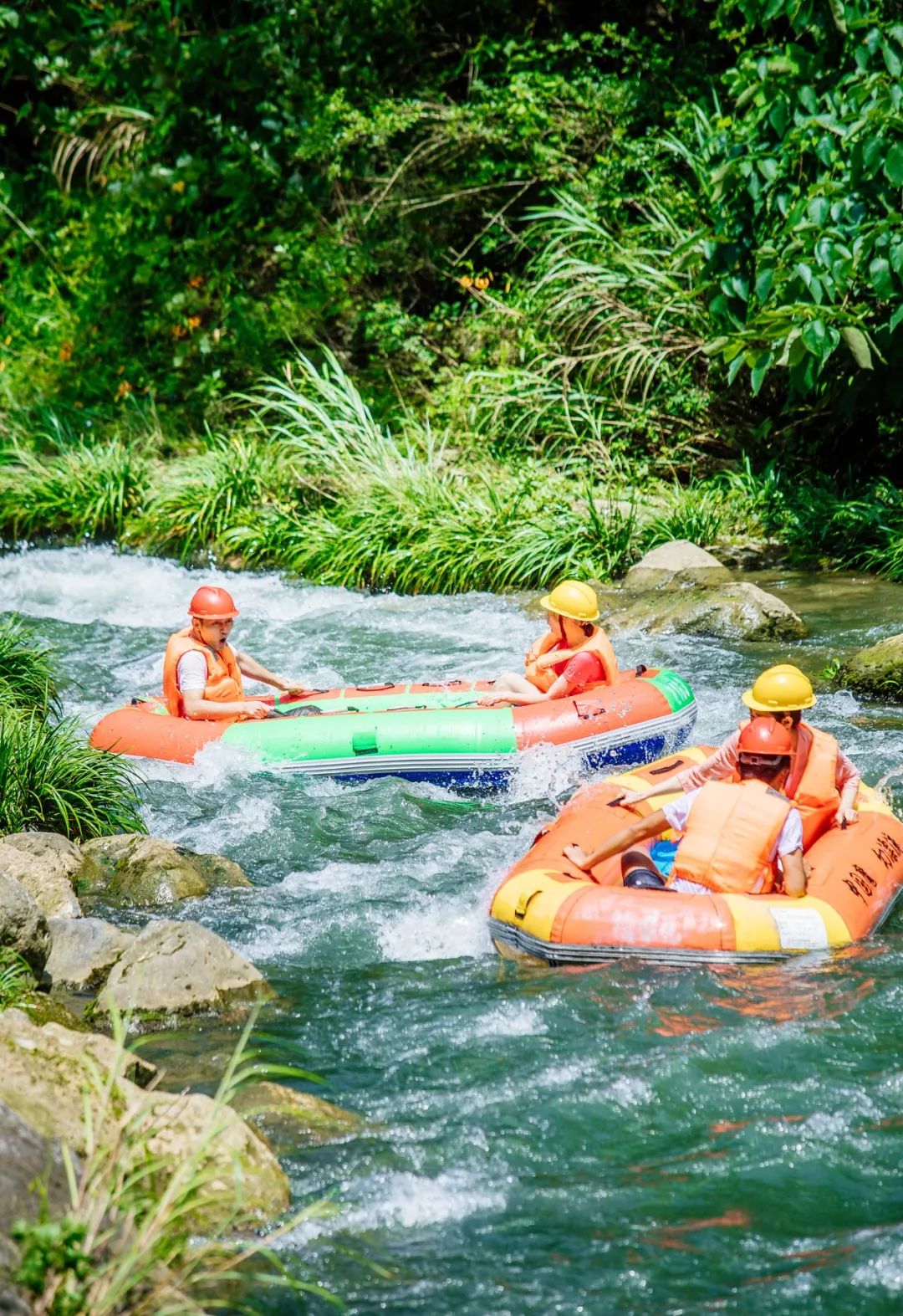 亲水是对夏天最起码的尊重除了漂流,水上乐园也是夏天最好的选择.