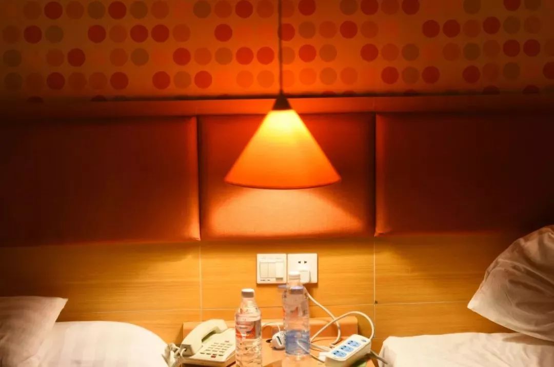 酒店称80都有针孔摄像头红安人当心你的生活被直播