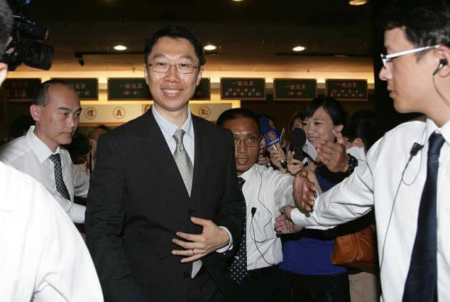 父亲68岁还想生第六胎还把公司传外人他是长子却无缘千亿家产