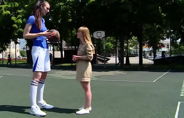 叶卡捷琳娜是一位来自俄罗斯的美女,净身高2.057米,拥有1.