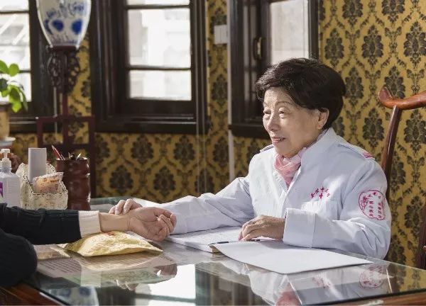 张良英教授,国家级名中医,中国中医科学院中医博士后导师,云南省荣誉