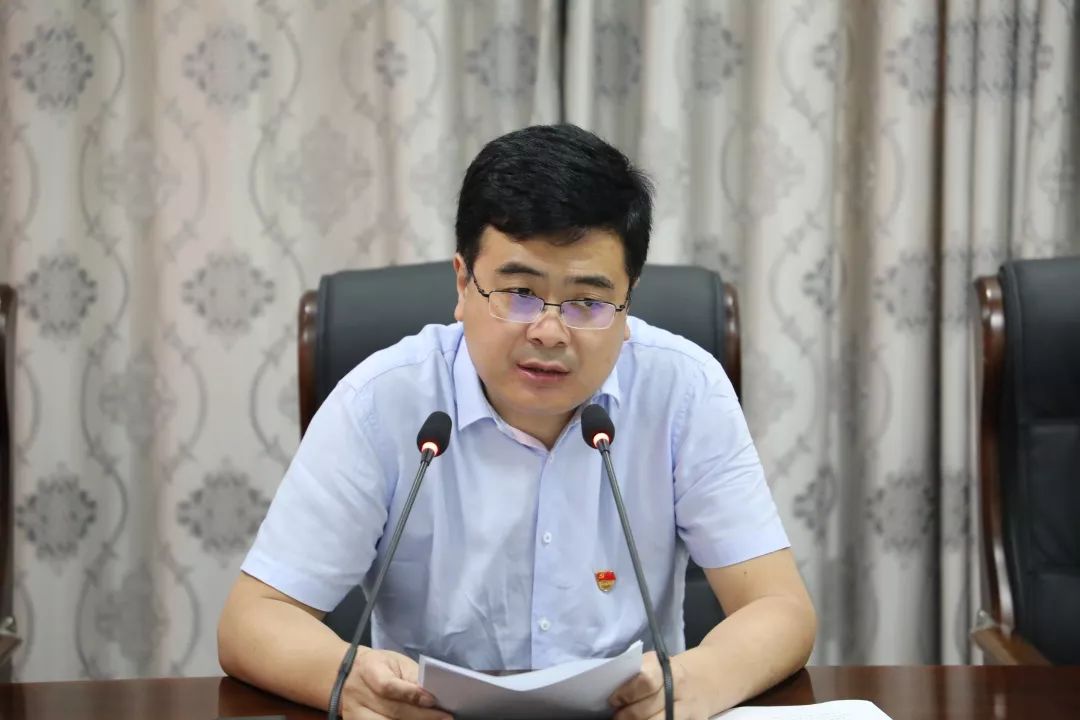 县委常委,开发区党工委书记杜陆军同志为党员同志上了题为《不忘初心