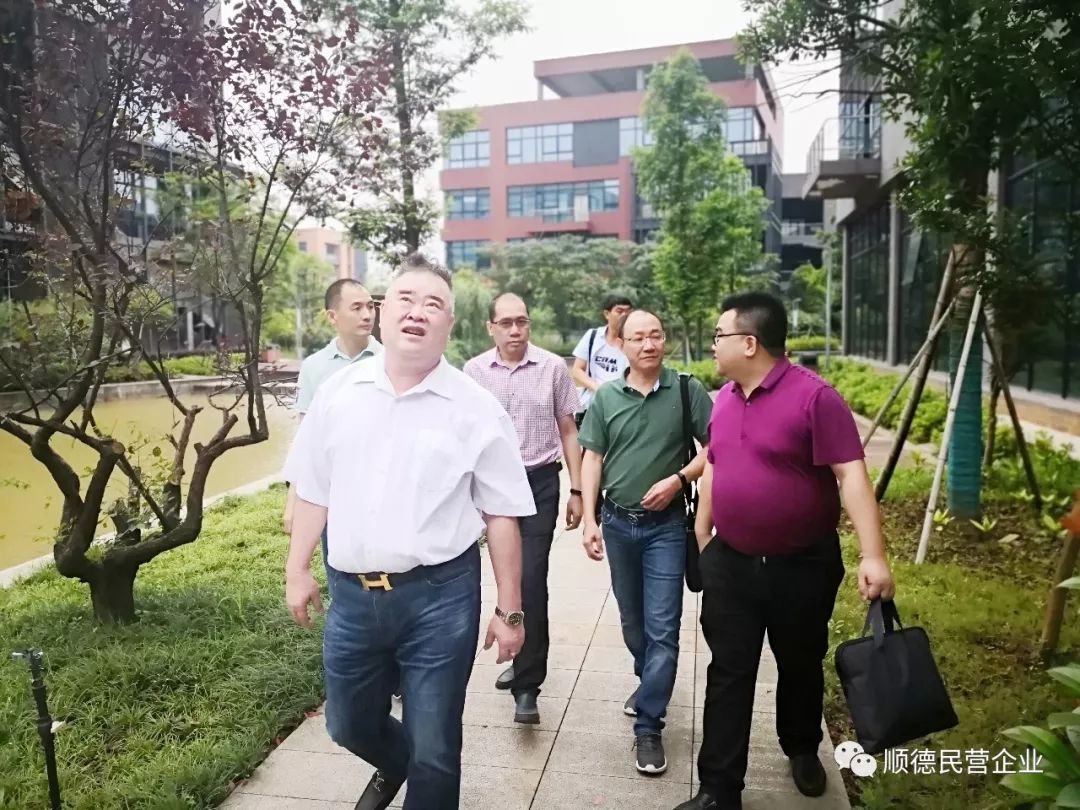 衡阳市副市长周玉梅,市政府副秘书长胡深源和市商粮局长黄建军等一行