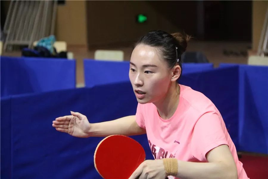 不过,在看到分组之后,刚刚结束训练的康德姑娘们显得很淡定,队员郭艳