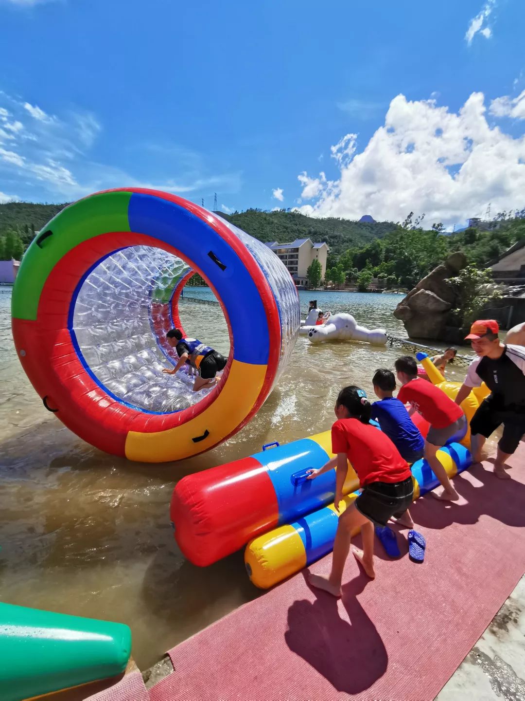 暑假囤票一票畅玩30多个水上项目06992大2小古兜山泉水世界含大滑梯