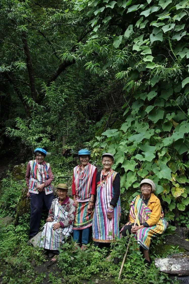 丙察察深處,稀世的獨龍族紋面女如今僅存11位!近距離接觸_雲南