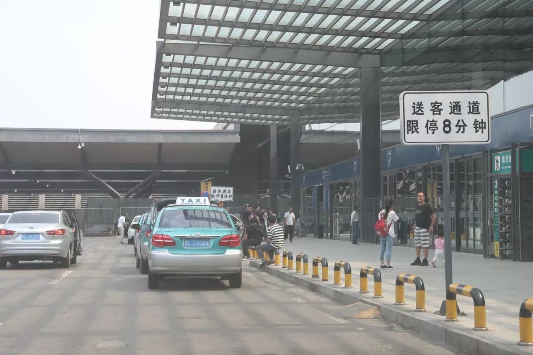 天津西站站口图片