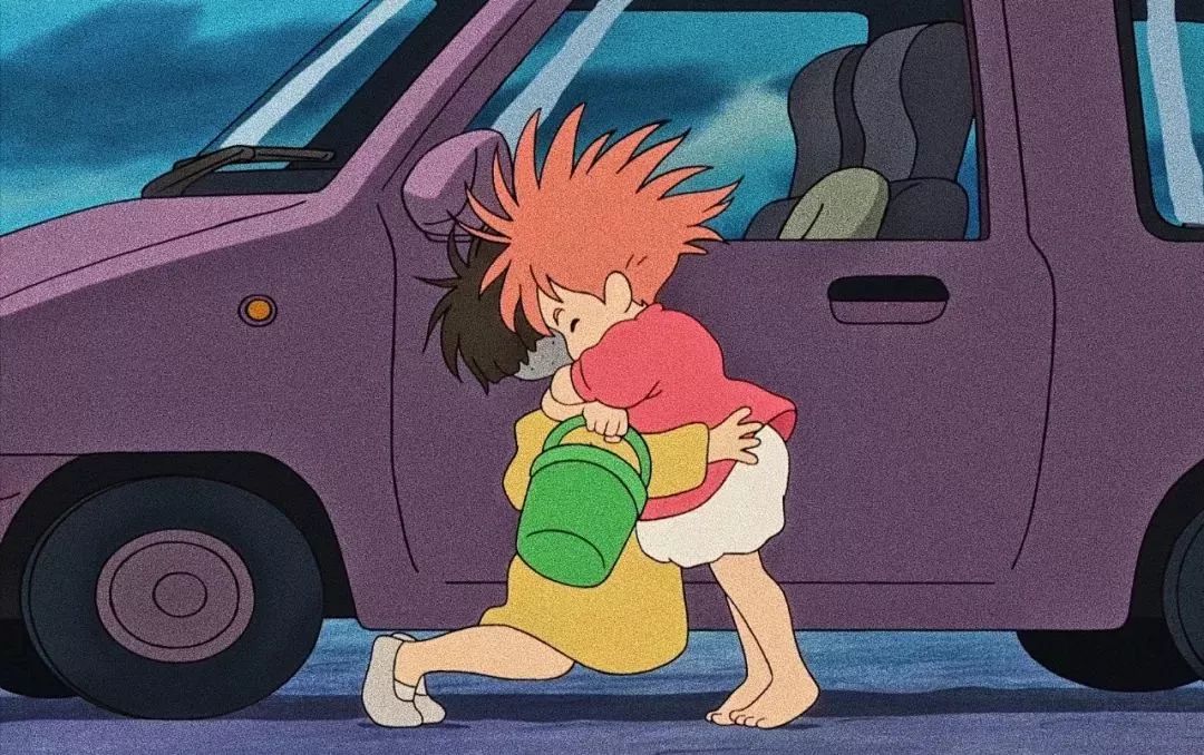 变成人类的波妞和宗介的日常可爱又温馨,他们一起吃饭,一起玩耍,一起