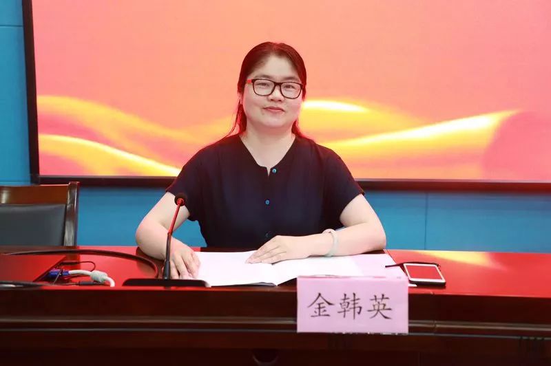 随后,国家教育行政学院浙江萧山基地主任金韩英作高研班的课程解读,向