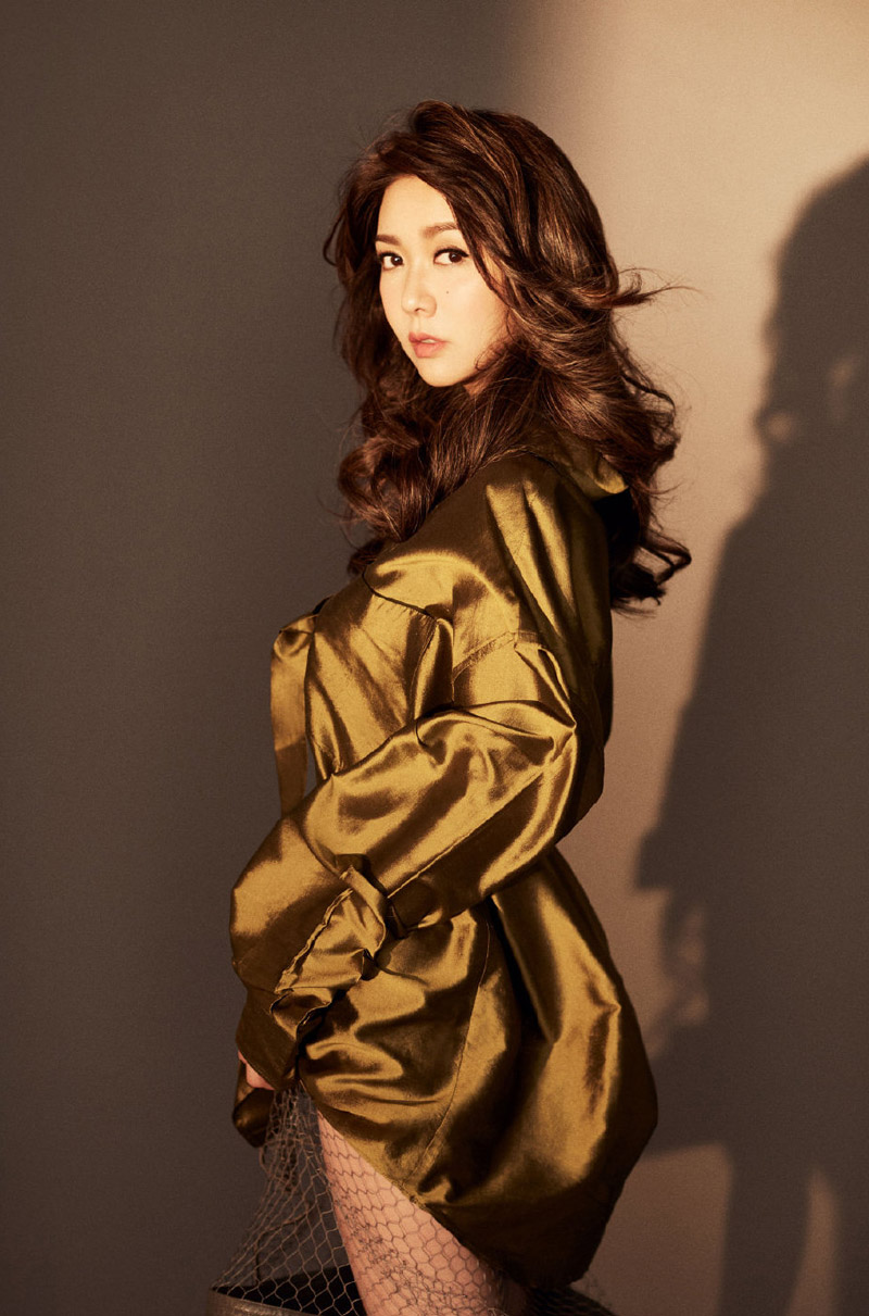 女艺人薛凯琪成熟性感时尚写真