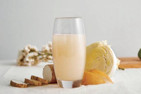 丰胸饮料三:山药苹果汁材料:红苹果,山药粉,鲜牛奶.