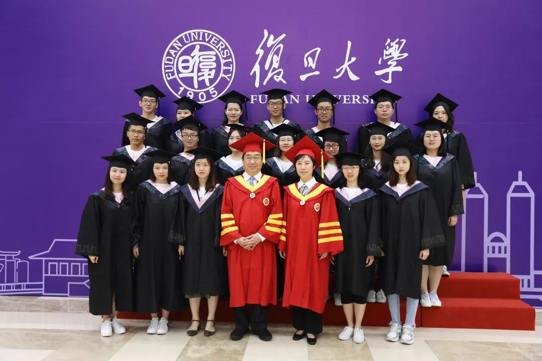 复旦毕业生今天上午书记校长为你而来想怎么拍就怎么拍