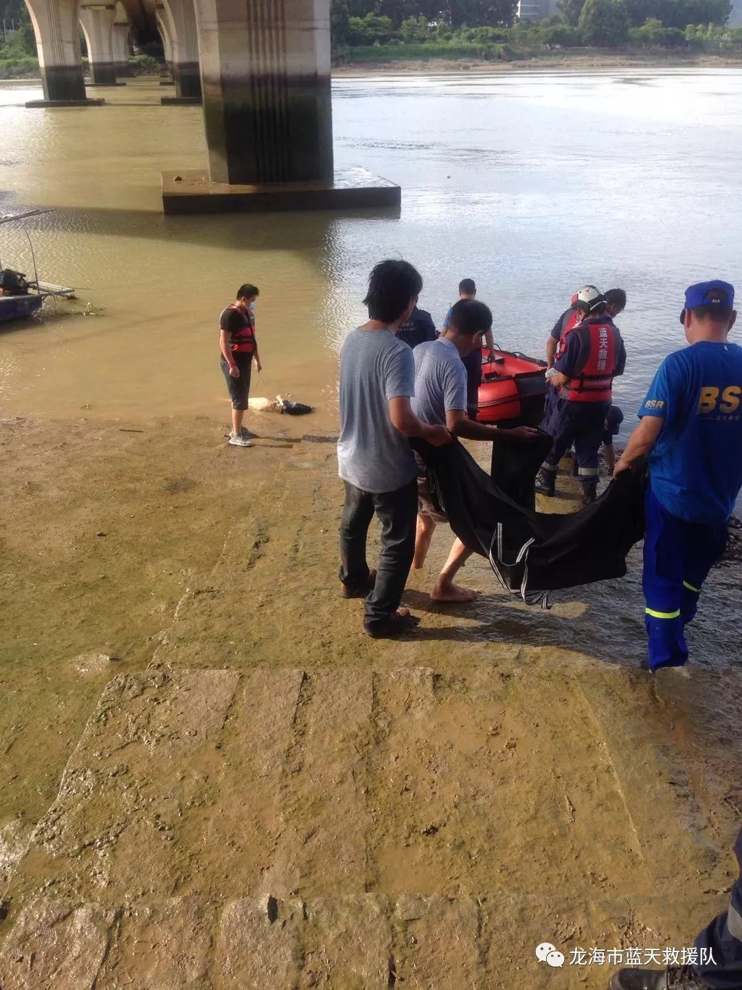 漳州榜山两人落水龙海蓝天救援队前往救援可惜已溺亡