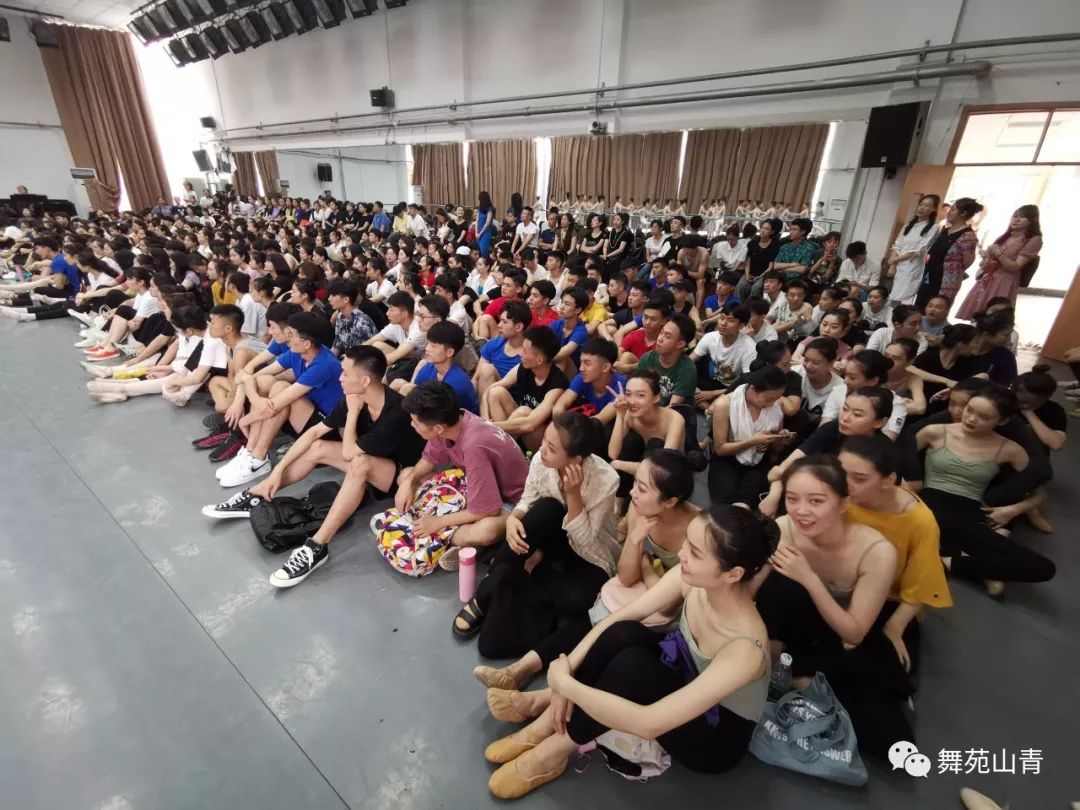 舞蹈学院期末汇报拉开序幕