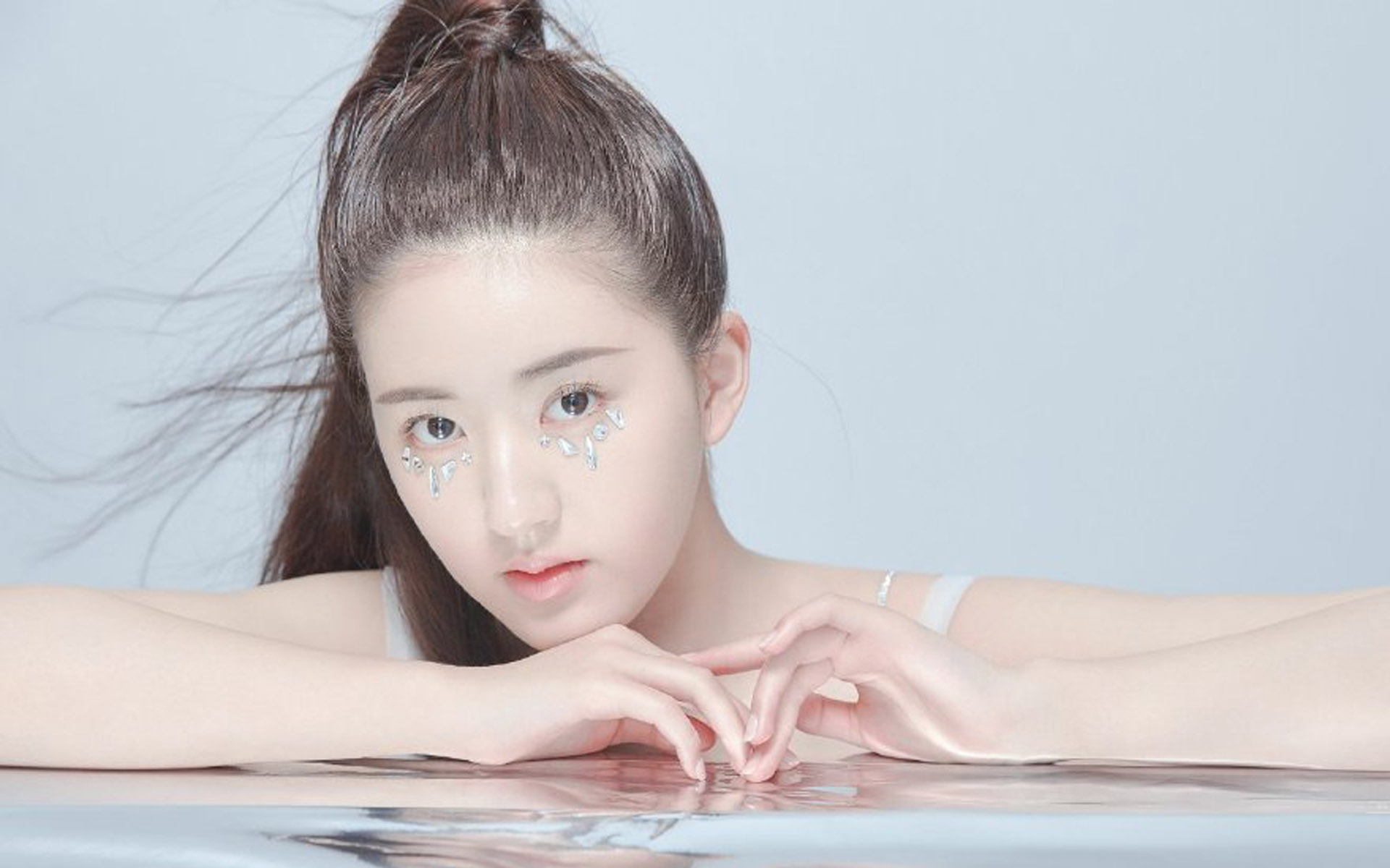 赵露思清丽动人写真可爱俏皮沁人心脾