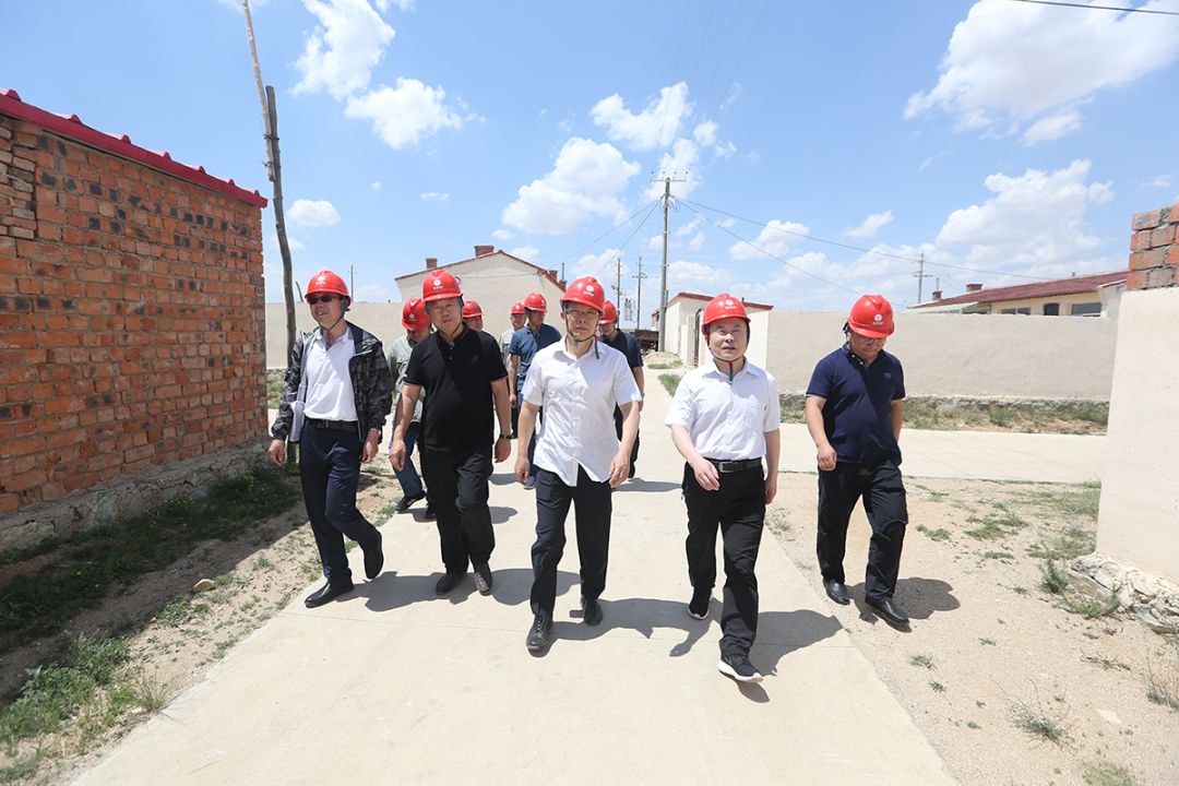 内蒙古电力集团公司副总经理蔺蒙一行深入包头供电局调研